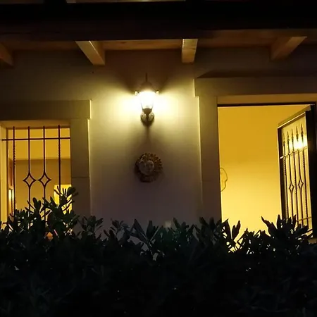 Maria's Little House * Noto